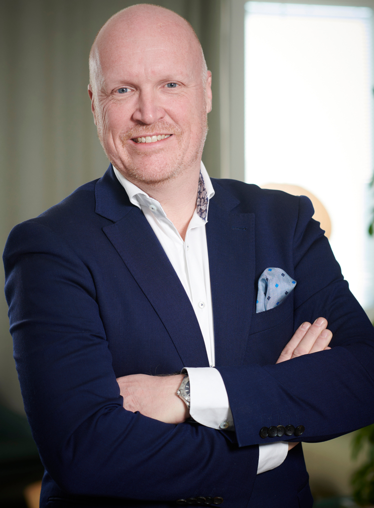 mann hvit skjorte dressjakke