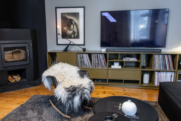 stue benk sennepsfarget