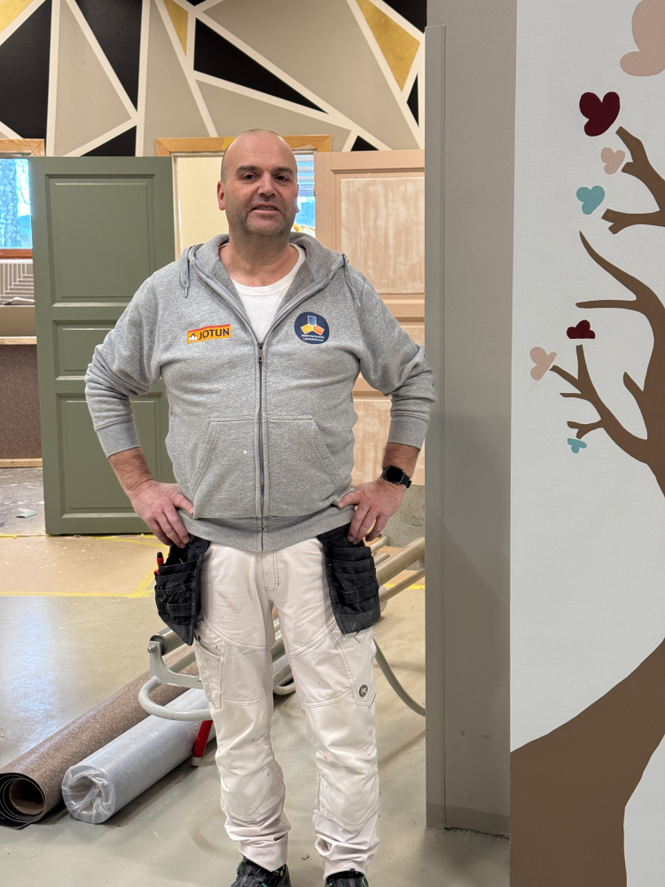 Rolf Frydenberg, maler og kontaktlærer for Vg1 Bygg- og anleggsteknikk.