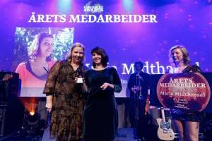 Foto: Fargerike<br/>Maria Midthassel fra Fargerike Malerbua i Farsund var en av to som fikk prisen «Årets Medarbeider».  