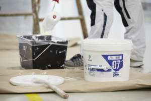 Teknos malinger er godt kjent i industrien, og nå satser de mot håndverkerene. Teknos Proff-serie har alle produkter som trengs for å male tak og vegger innendørs. Korte tørketider og skjoldefri påføring gjør håndverkerens jobb enkelt.