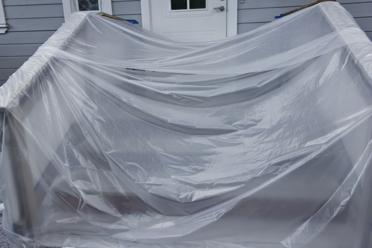 regn på nybeiset terrasse