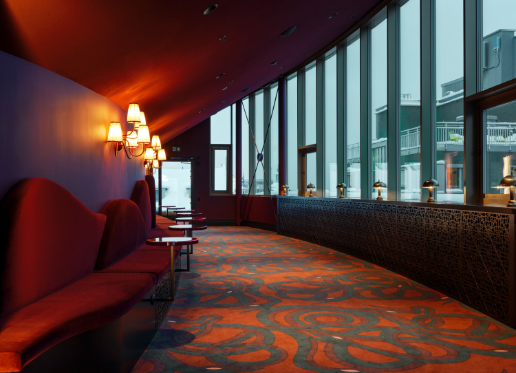 Tepper levert av Ege til Nye Hjorten Teater