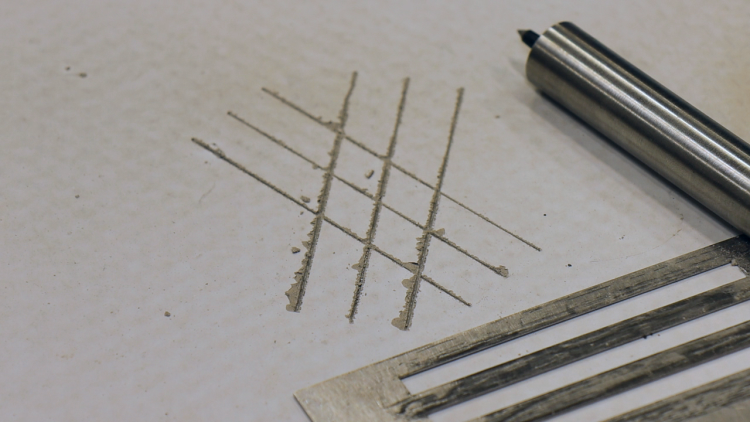 Risseverktøy brukt til rissetest av betong.