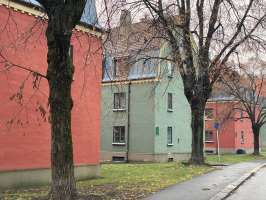 Foto: Mette L'orange<br/>SAGENE:                                   «Det Rivertzke kompleks»        på Sagene med varme jordfarger. Hvem fargesatte byggene?