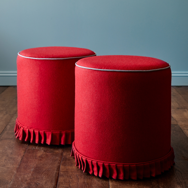 Puff med rød velur