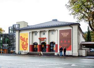 Før var det kino. Nå er det teater. Oppussingen av Rosendal Teater har kostet nær 100 millioner.<br />Foto: Kristian Owren/ifi.no
