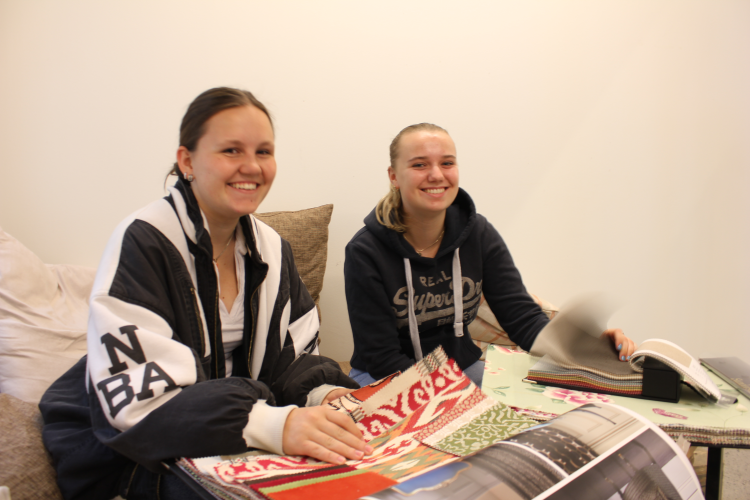 Elever ved Rud videregående skole, interiørlinjen vg1.2020-2021: Andrine Lunewski og Thea Riis Engebretsen