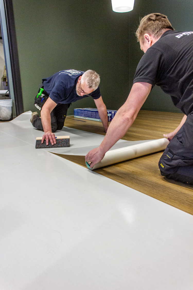 Kenneth Lundsberg, IBG, Jan Åge Iversen, Polyflor ruller ut U-fixx