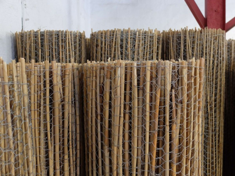 ruller med siv og netting