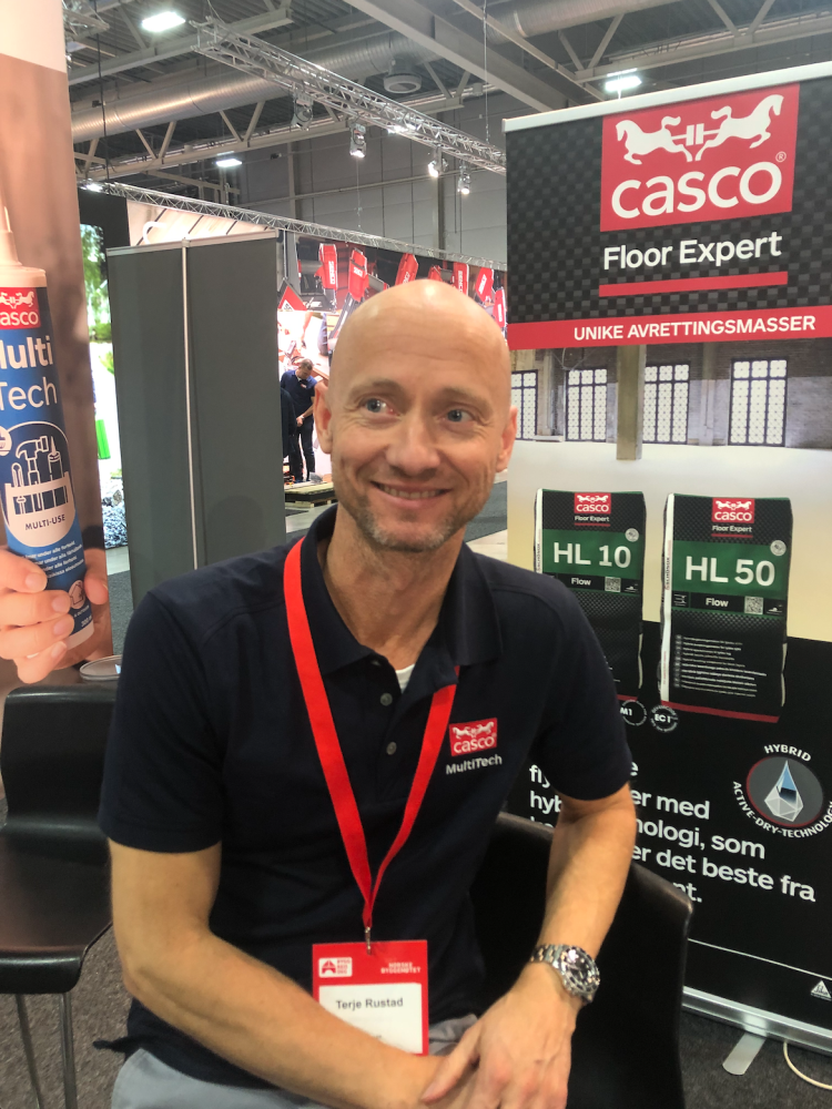 Casco sin stand på messen