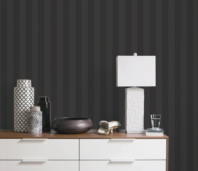 sort tapet med striper 