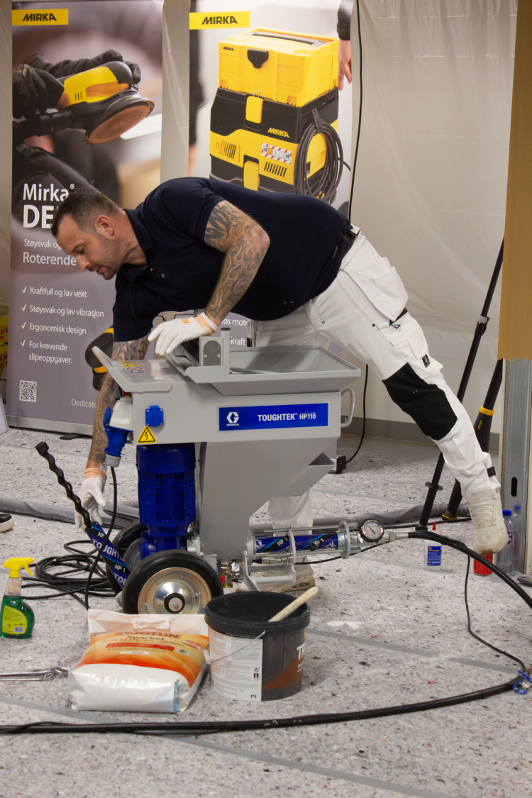 J.S.Cock viser ToughTek HP110 fra Graco.