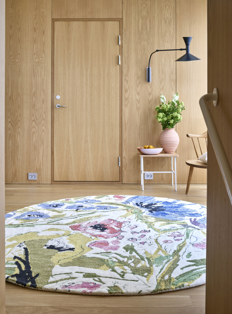 rundt teppe med blomster, rosa, grønt, blått