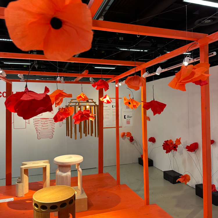 store oransje blomster