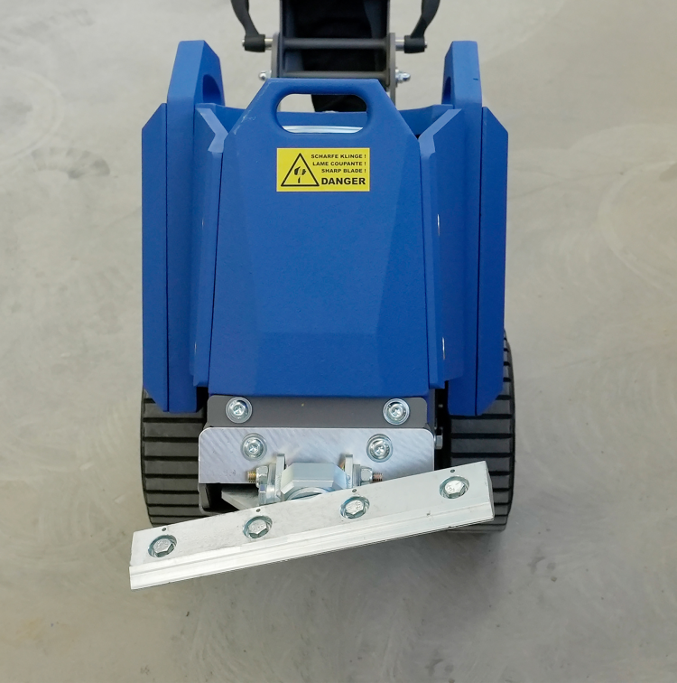 blå maskin med skråstilt blad