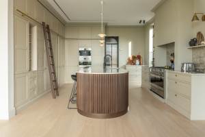 Foto: Bjelin<br/>KJØKKENGULV: Et kjøkkengulv som tåler å bli brukt og som står pent til resten av kjøkkenet.