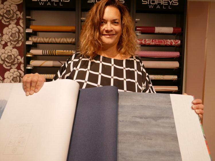 Wenche Kristiansen, Storeys med Sans tapet.