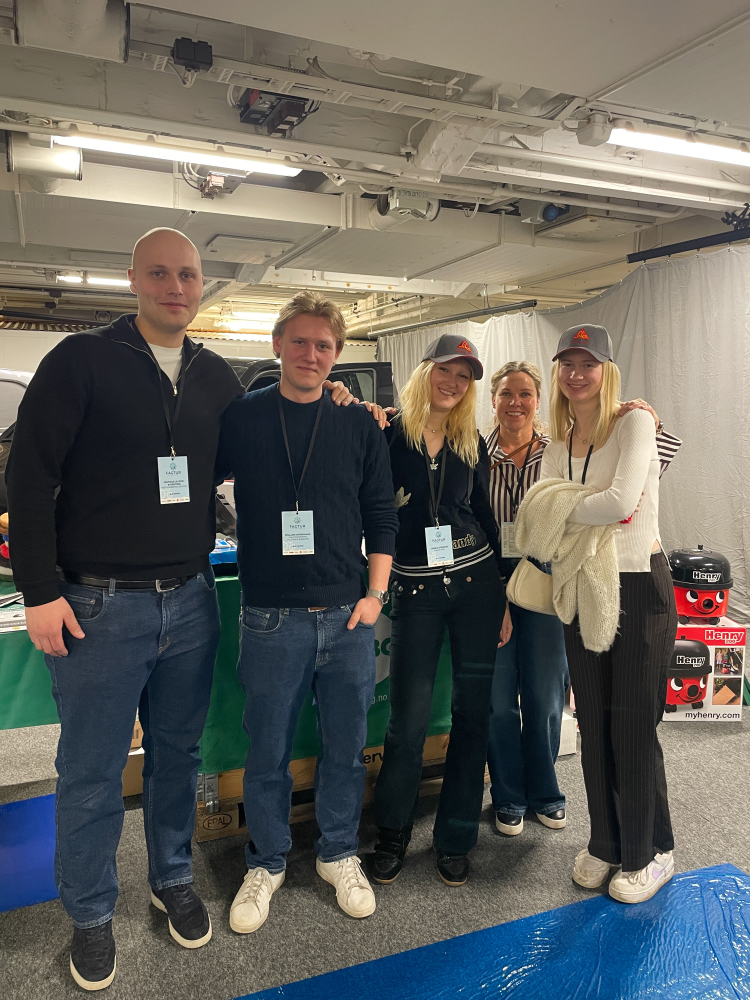 Mathias Lillevik Syvertsen, William Underhaug, Linnea Sandvik Stensvik, Kari Wilsgård og Linnea Knudsen. 