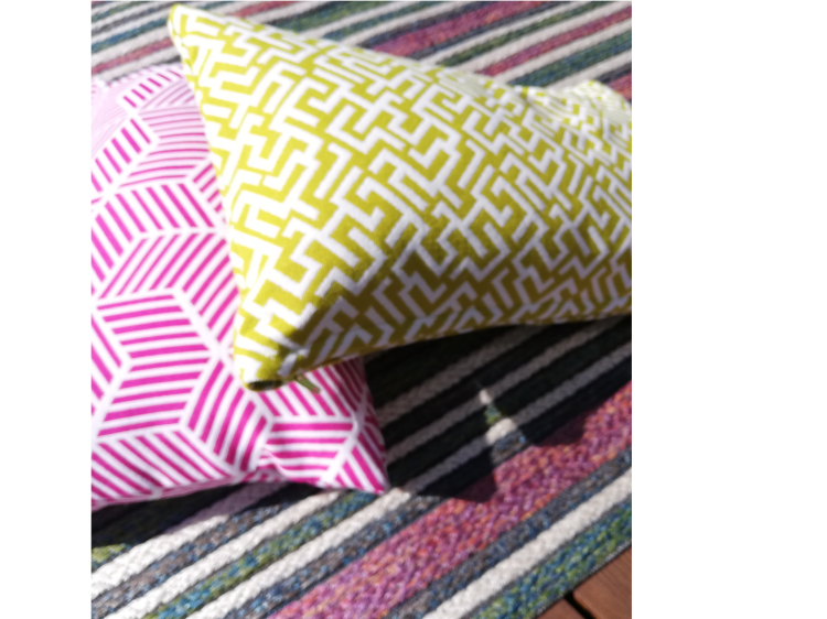 Puter sydd av tekstiler fra Alessandro Bini. Føres av Storeys