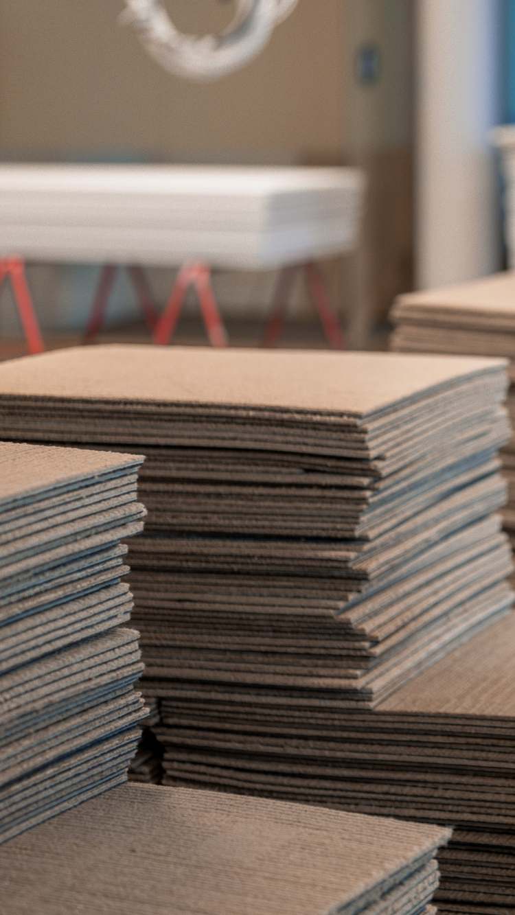 teppefliser stablet på pall for retur