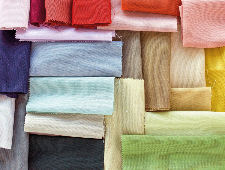 Tekstil-prøver med lin-look i spreke farger