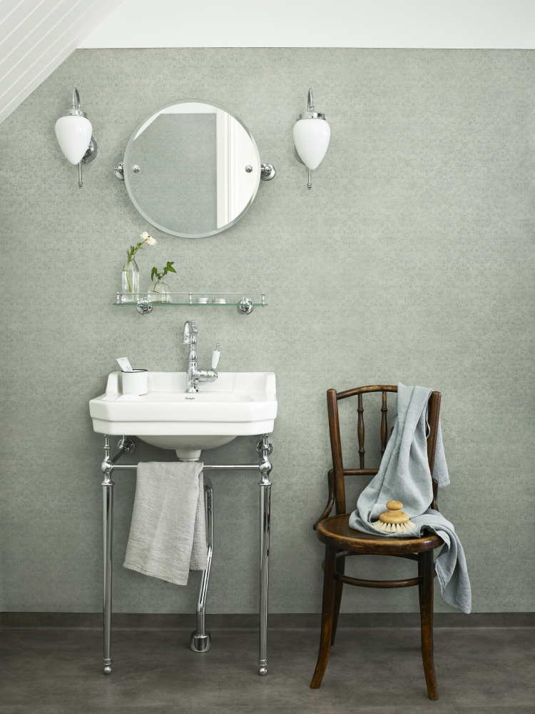 Nostalgia Dusty Green på veggen med stein- og betongmønstret Raw Concrete Dark Grey 