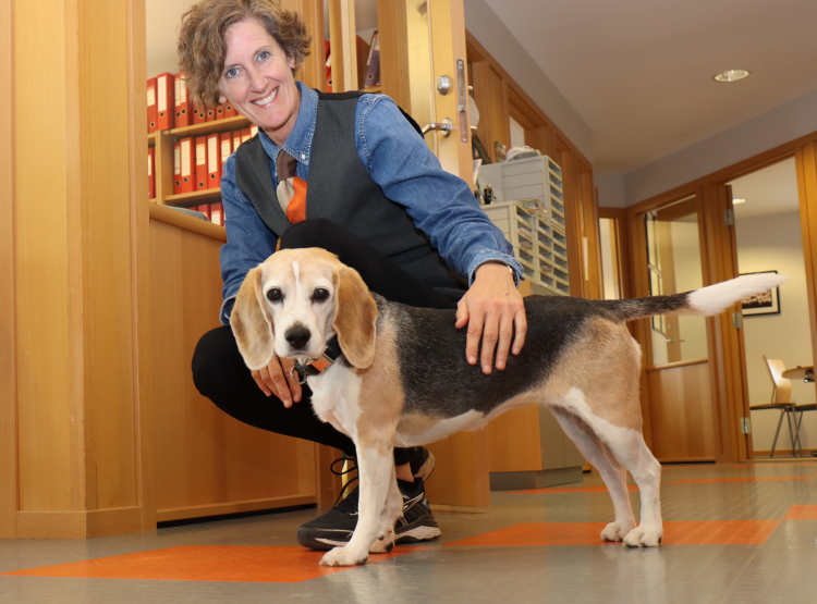 Anna og hunden Trine