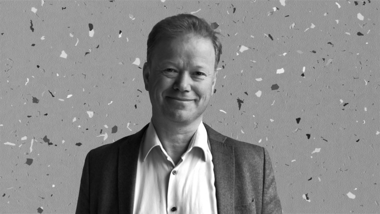 sort-hvitt bilde av mann