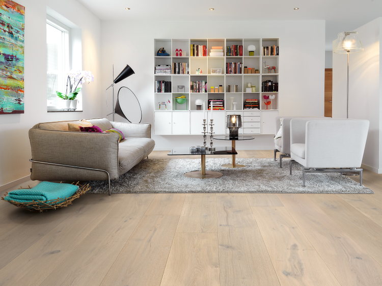 Lys stue med parkett Longplank fra Pergo