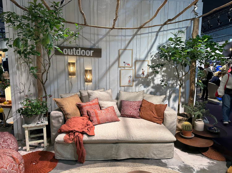 ute sofa bord tekstiler puter