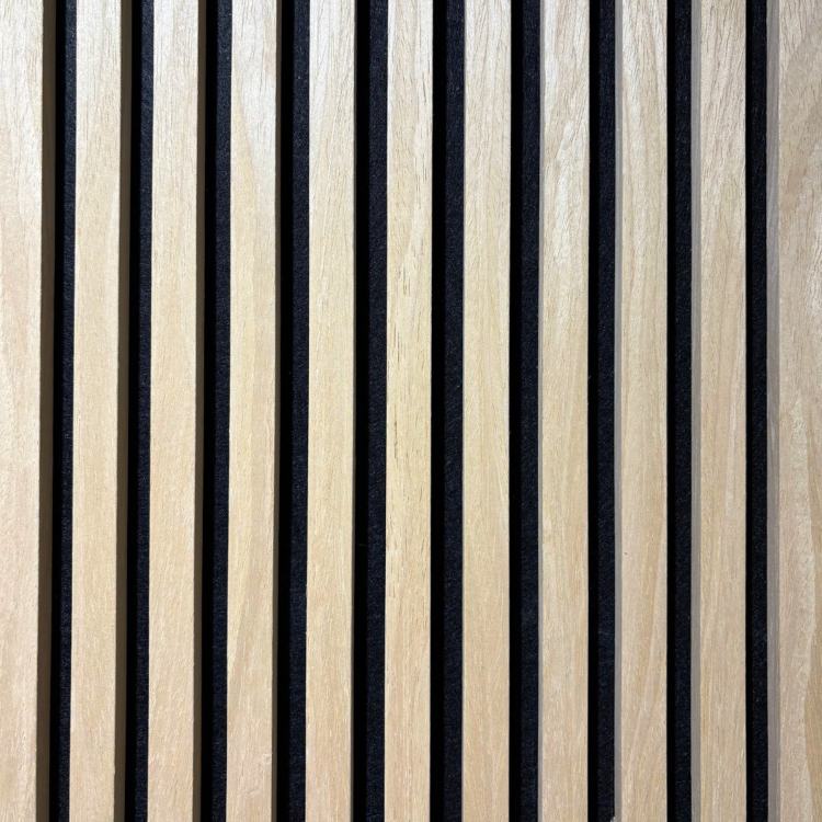 tett på bilde av spilepanel med smale spiler 