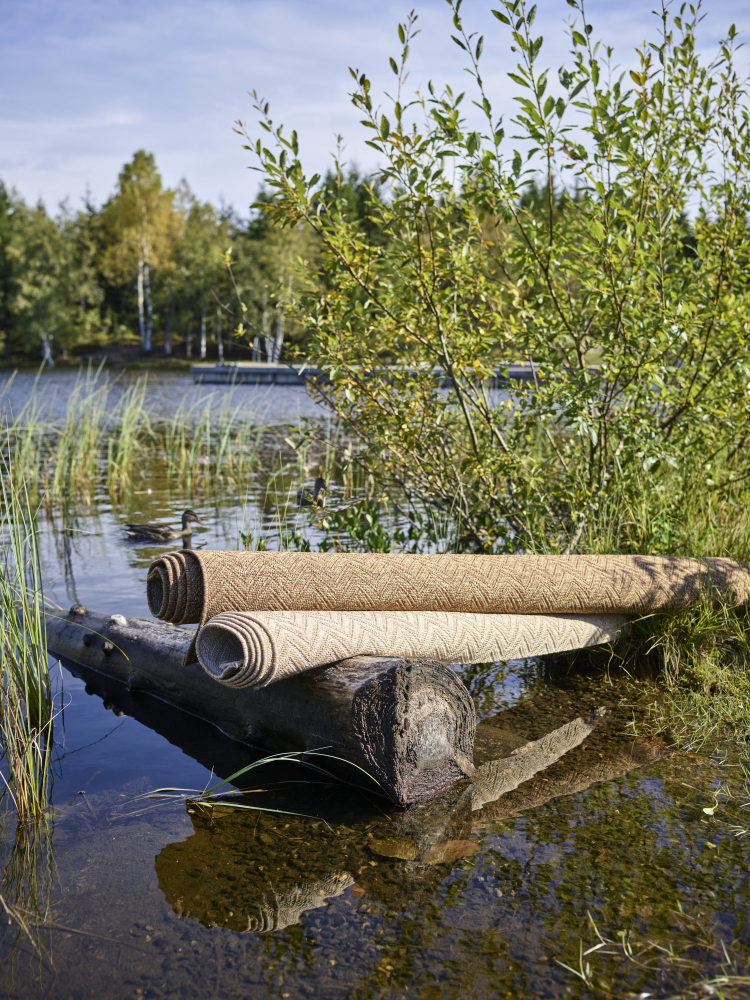 to tepperuller i vannet