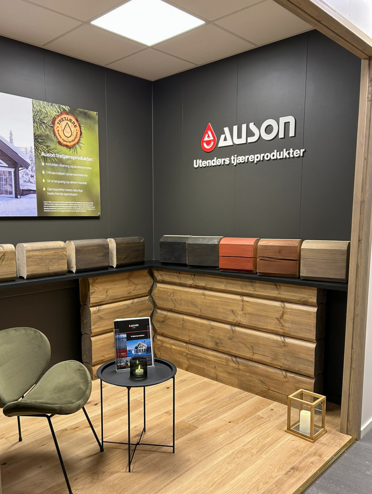 Auson utstilling på Norsk Hyttesenter på Hellerudsletta i Oslo.