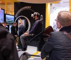 Foto: Iver Valkvæ/ifi.no<br/>VR: På standen  til Sika kunne du prøve VR og teste ulike maskiner. Det var høy  underholdningsfaktor da stolen roterte 360 grader.